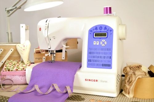Singer_6680_Starlet_varrogep_asztallal-i110868