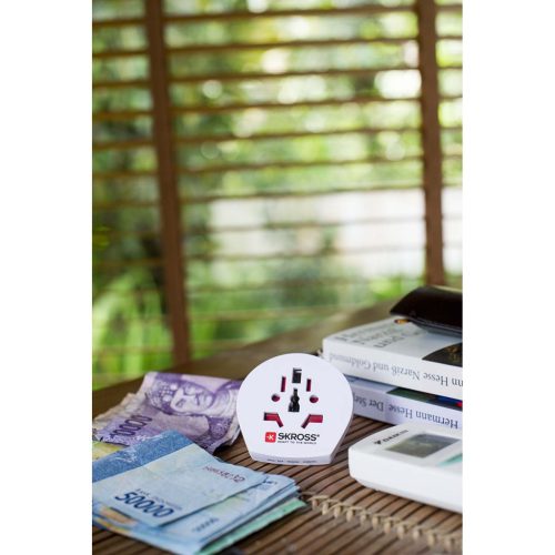 Skross_SKR1500211E_utazo_adapter_vilag-to-Europe_foldelt-i669258