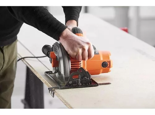 Black and Decker CS1550-QS körfűrész
